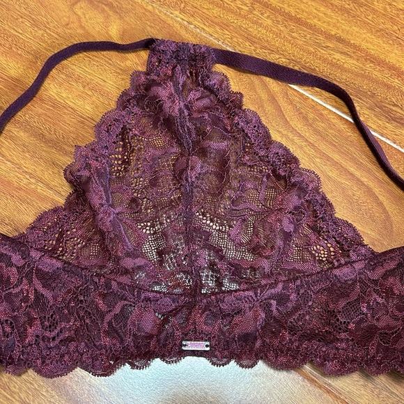 Maroon Lace Victoria Secret Bra. 32dd. - Picture 2 of 4